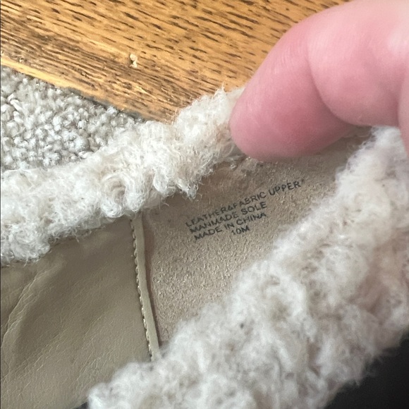 Ann Taylor Sherpa penny loafer. Pristine condition. Size 10 - Picture 9 of 10